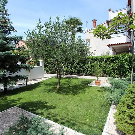 Komfortables Mit Privatem Balkon, Privatparkplatz, Babybett, Klima Apartment *