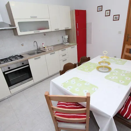 Apartment Komfortables Mit Privatem Balkon, Privatparkplatz, Babybett, Klima *