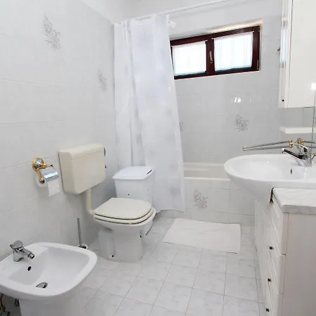Apartment Komfortables Mit Privatem Balkon, Privatparkplatz, Babybett, Klima *