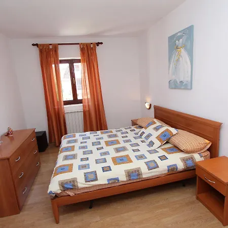 Apartment Komfortables Mit Privatem Balkon, Privatparkplatz, Babybett, Klima Rovinj