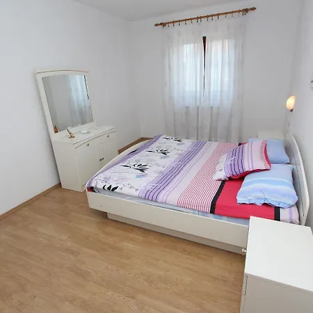Komfortables Mit Privatem Balkon, Privatparkplatz, Babybett, Klima Rovinj