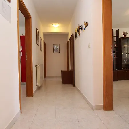 Apartment Komfortables Mit Privatem Balkon, Privatparkplatz, Babybett, Klima *