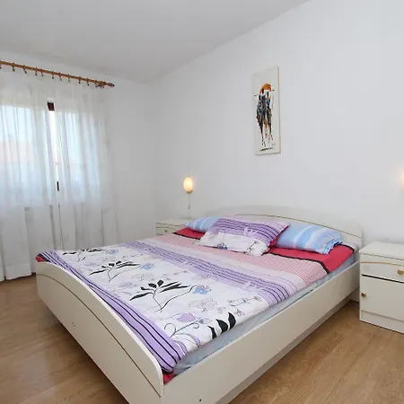 Komfortables Mit Privatem Balkon, Privatparkplatz, Babybett, Klima Apartment *