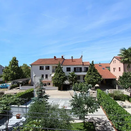 Komfortables Mit Privatem Balkon, Privatparkplatz, Babybett, Klima Rovinj