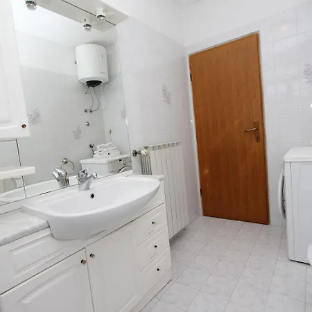 Komfortables Mit Privatem Balkon, Privatparkplatz, Babybett, Klima * Rovinj