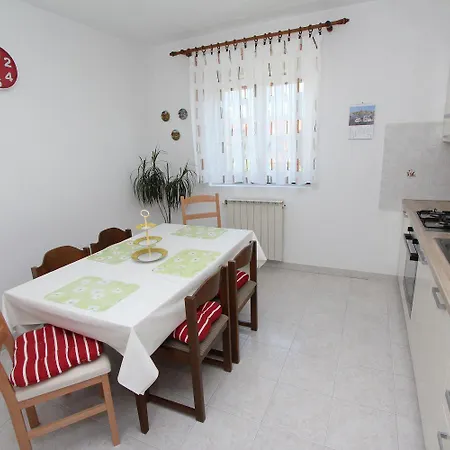 Komfortables Mit Privatem Balkon, Privatparkplatz, Babybett, Klima