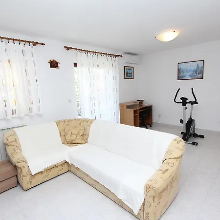 Komfortables Mit Privatem Balkon, Privatparkplatz, Babybett, Klima * Rovinj