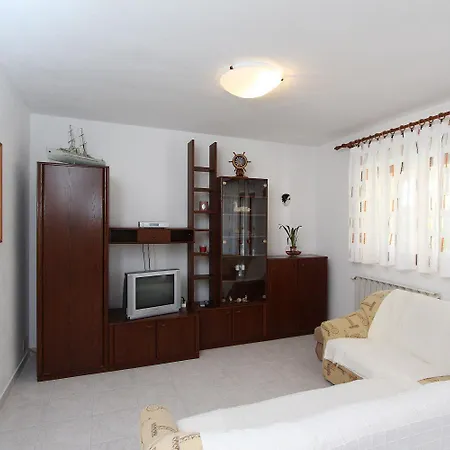 Komfortables Mit Privatem Balkon, Privatparkplatz, Babybett, Klima Apartment